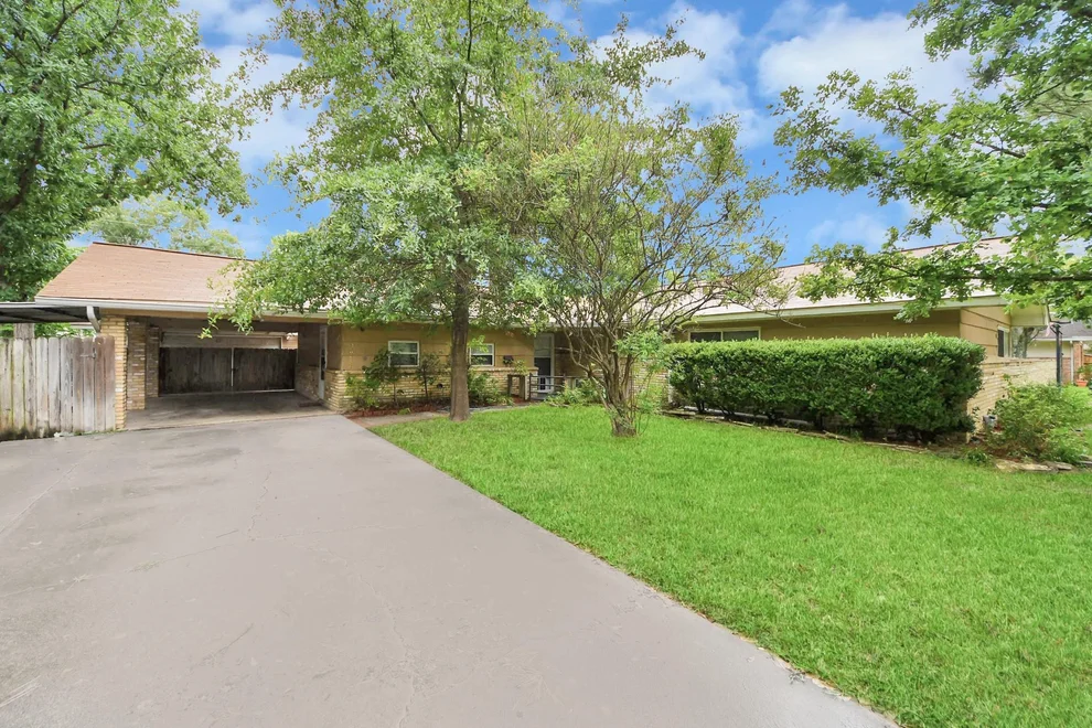 Unit for sale at 10318 Knoboak Drive, Houston, TX 77043