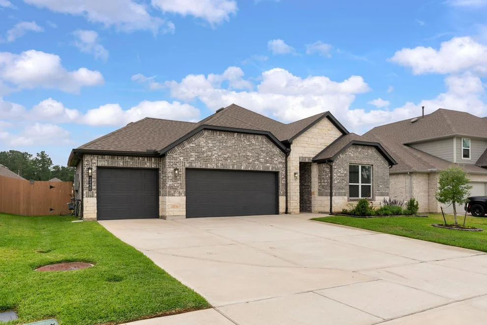 Unit for sale at 15220 Tattle Creek Lane, Conroe, TX 77384