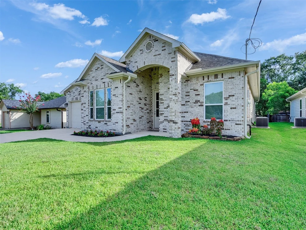 Unit for sale at 4106 Hill Avenue, Dickinson, TX 77539