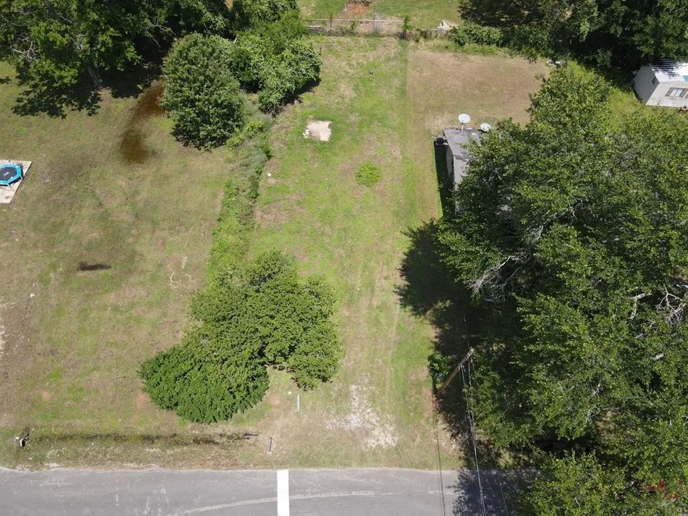 Unit for sale at 812 W Trinity Street, Madisonville, TX 77864