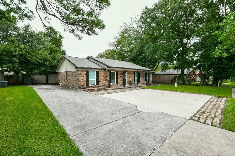 Unit for sale at 2719 Mustang  Road, Alvin, TX 77511