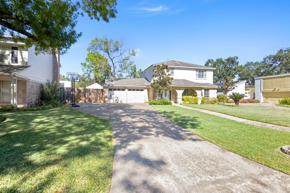 Unit for sale at 13910 Ella Lee Lane, Houston, TX 77077