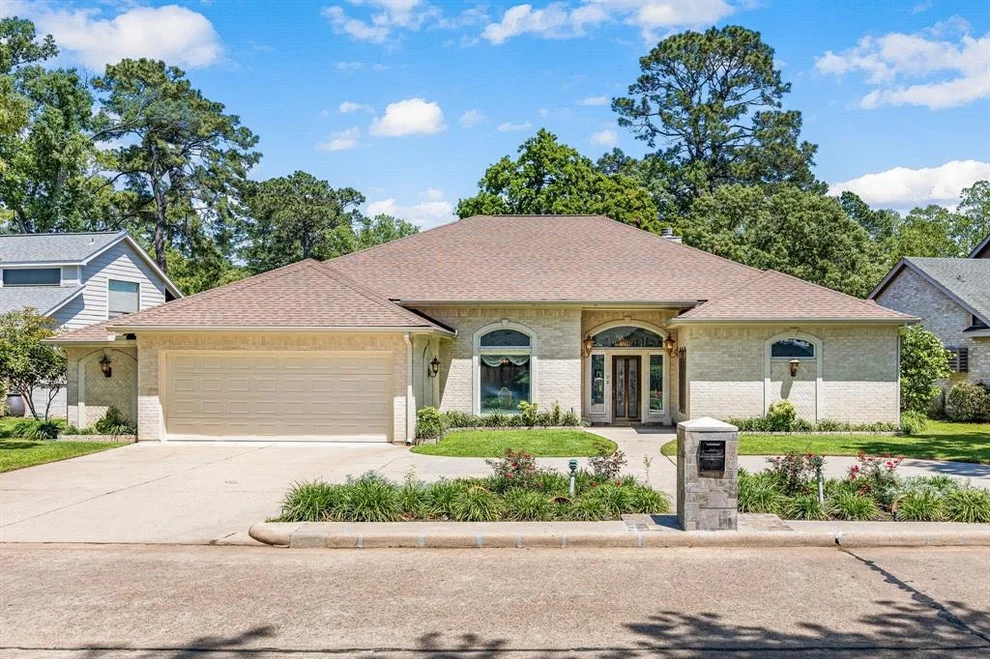 Unit for sale at 78 April Wind Drive S, Conroe, TX 77356