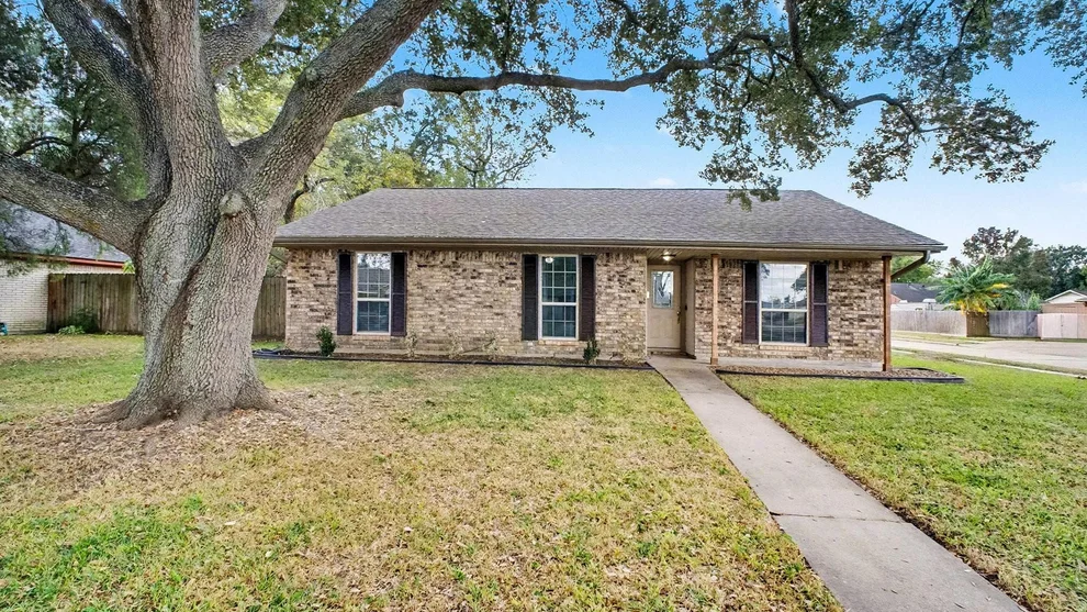 Unit for sale at 5208 Carmona Lane, Pearland, TX 77584