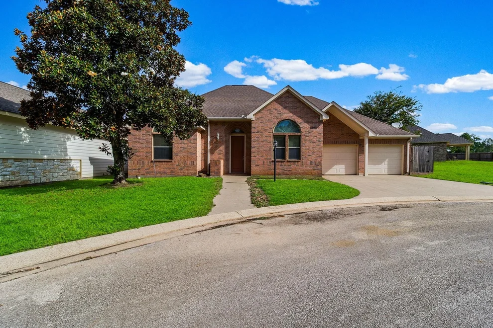 Unit for sale at 104 Sunset Court, Livingston, TX 77351