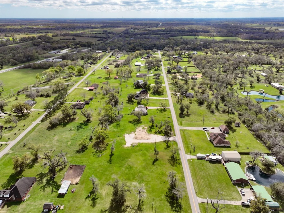 Unit for sale at 5718 County Road 707, Brazoria, TX 77422