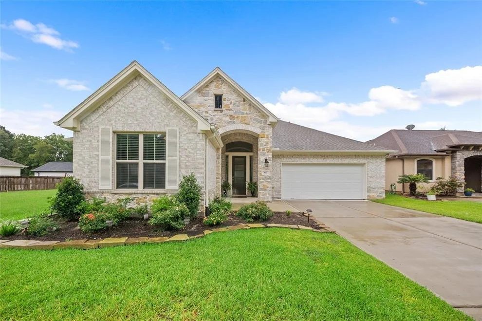 Unit for sale at 160 Wyndemere Drive, Montgomery, TX 77356