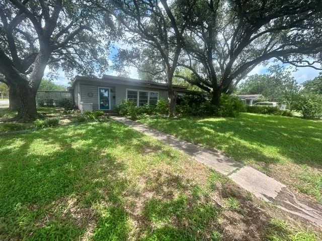 Unit for sale at 702 E Mesquite Lane, Victoria, TX 77901
