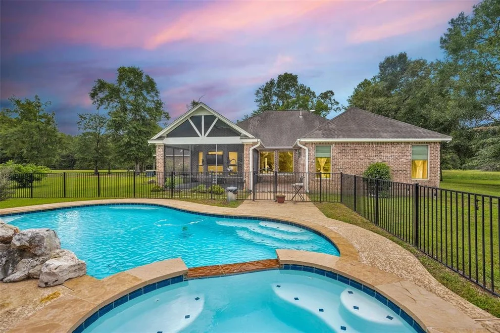 Unit for sale at 866 Big Buck Drive, Cleveland, TX 77328