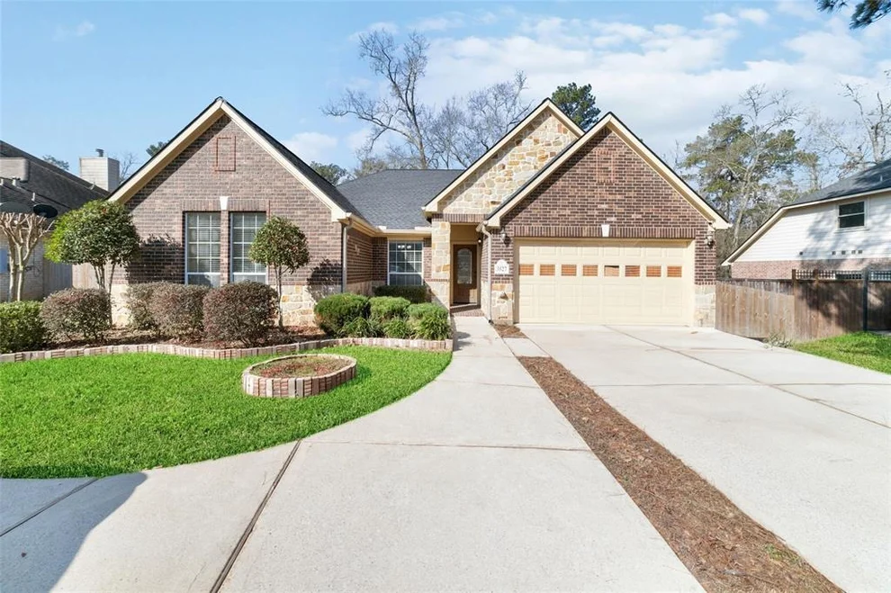 Unit for sale at 3527 Oak Lndg, Conroe, TX 77304