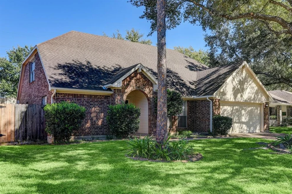 Unit for sale at 4923 Meadowglen Drive, Pearland, TX 77584