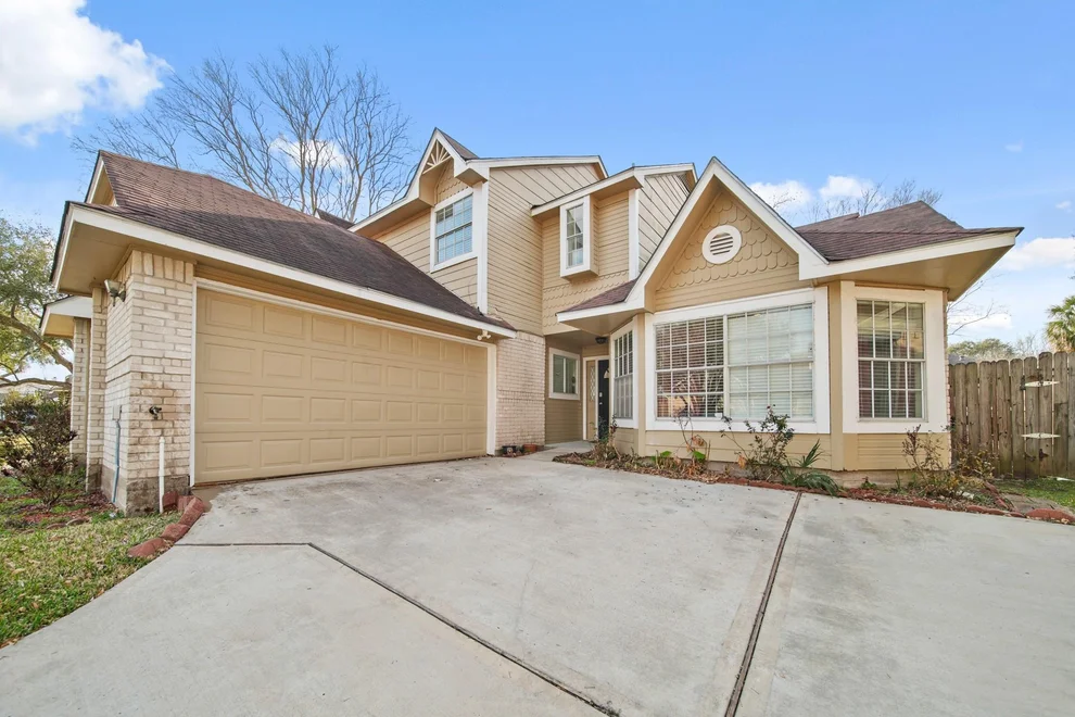 Unit for sale at 3226 S Briar Knoll Drive, Houston, TX 77082