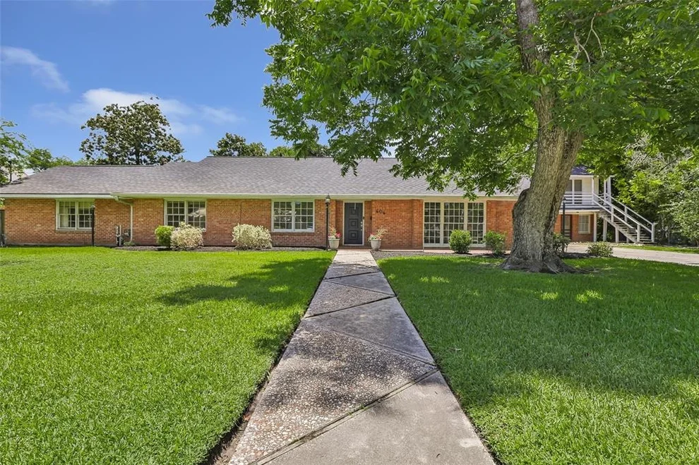 Unit for sale at 606 N Main Street, Dayton, TX 77535