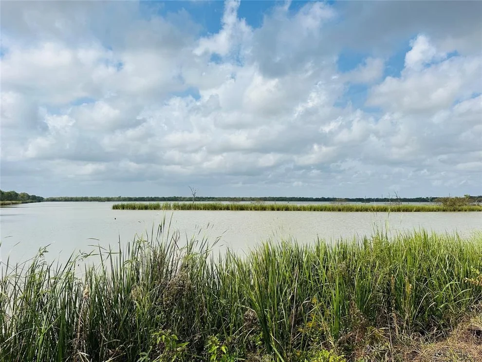 Unit for sale at 274 Pony Trail, Angleton, TX 77515
