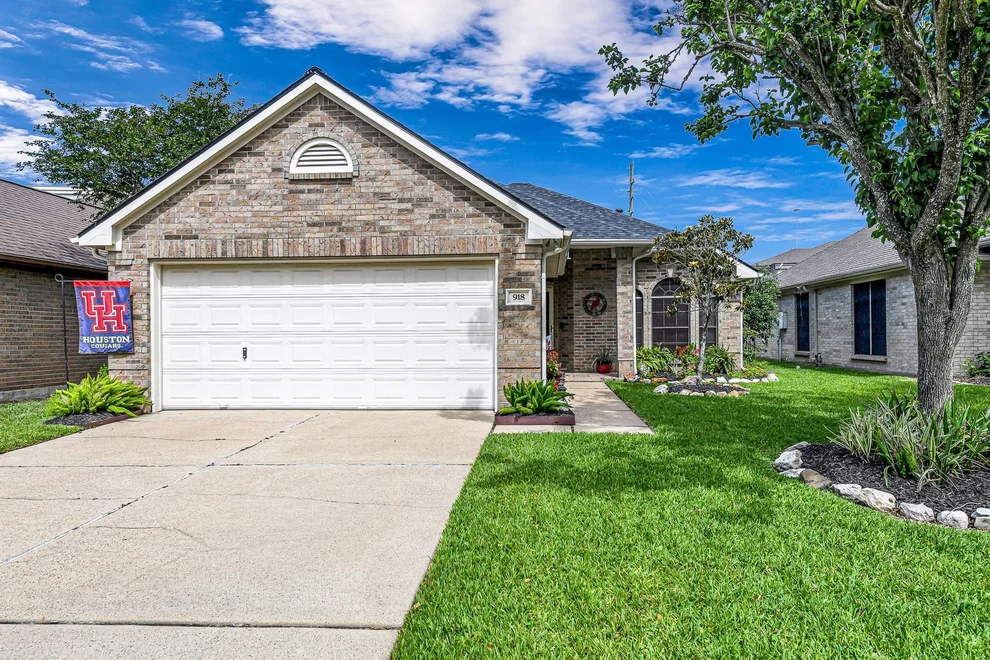 Unit for sale at 918 Peach Blossom Drive, Pearland, TX 77584