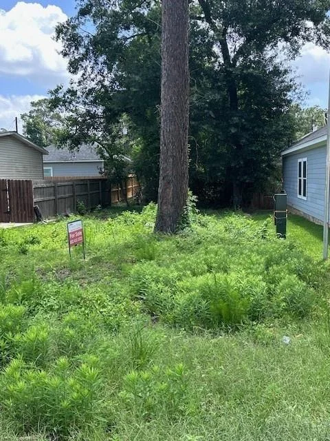 Unit for sale at 821 Palmdate, Montgomery, TX 77316
