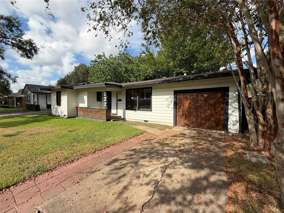 Unit for sale at 822 Harvard Street, Deer Park, TX 77536