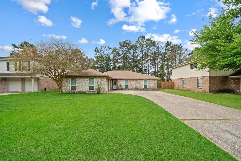 Unit for sale at 25111 Tuckahoe Lane, Spring, TX 77373