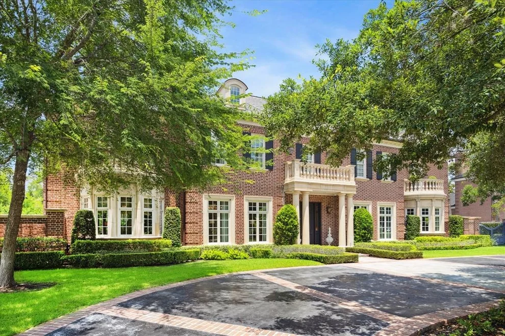 Unit for sale at 24 Farnham Park Drive, Houston, TX 77024