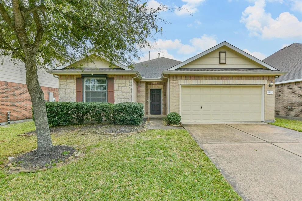 Unit for sale at 4522 E Meadow Drive, Deer Park, TX 77536