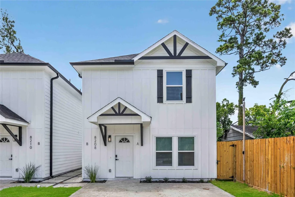 Unit for sale at 8208 Sterlingshire Street, Houston, TX 77078