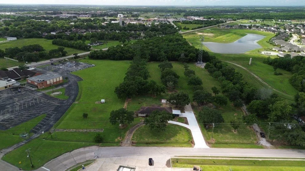 Unit for sale at 1001 Rosharon Road, Alvin, TX 77511