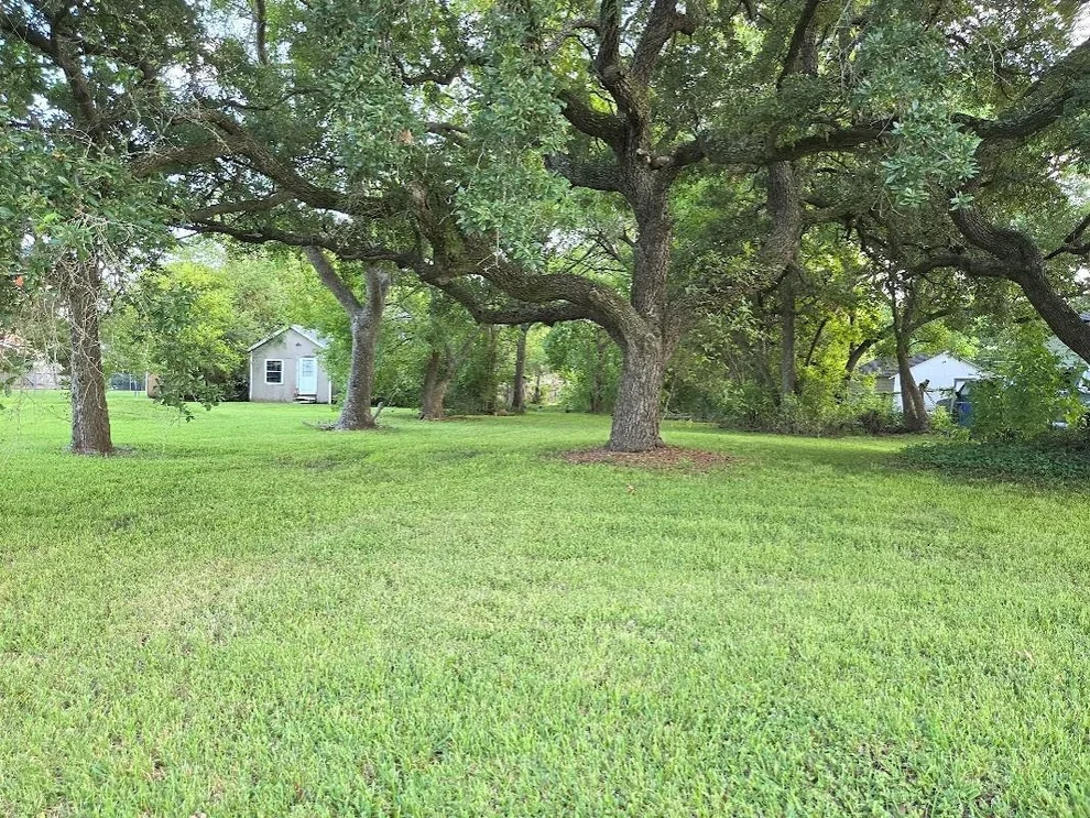 Unit for sale at 006 5th Ave, Texas City, TX 77590