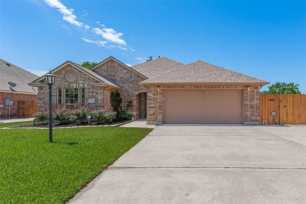 Unit for sale at 19 Prairie Knoll Drive, Santa Fe, TX 77510