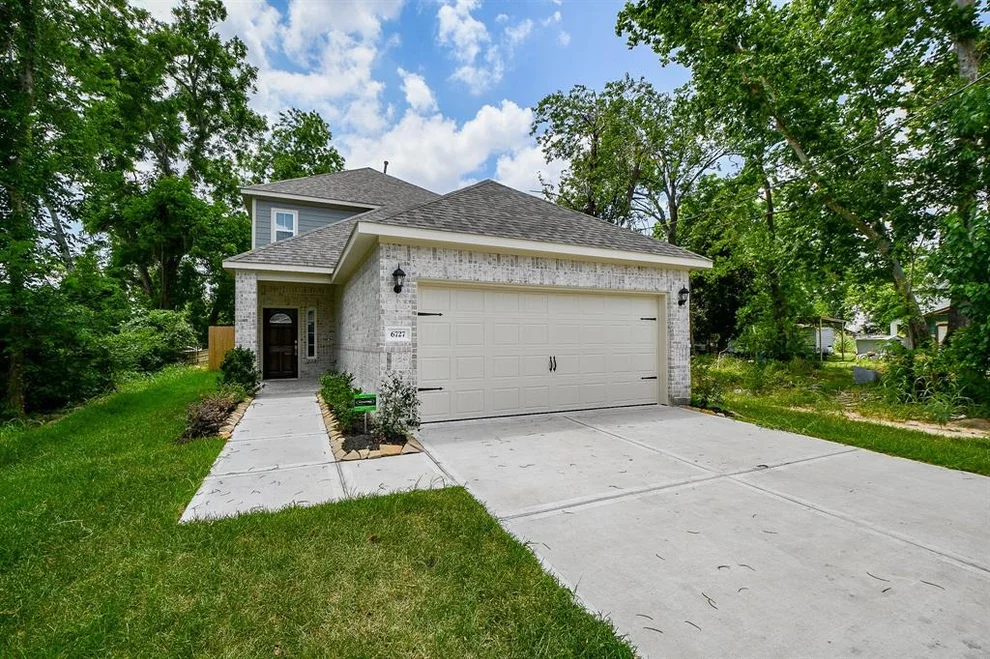 Unit for sale at 6727 Utah Street, Houston, TX 77091