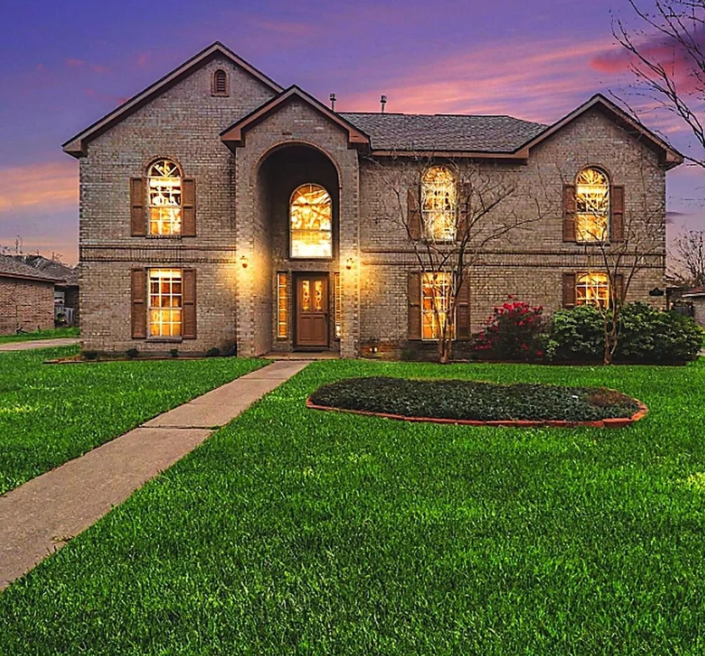 Unit for sale at 206 Clear Creek Mdws Drive, League City, TX 77573