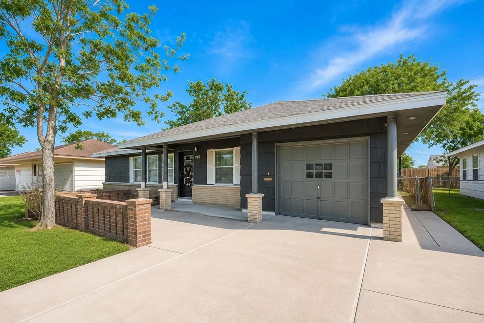 Unit for sale at 715 W 9th Street, Freeport, TX 77541