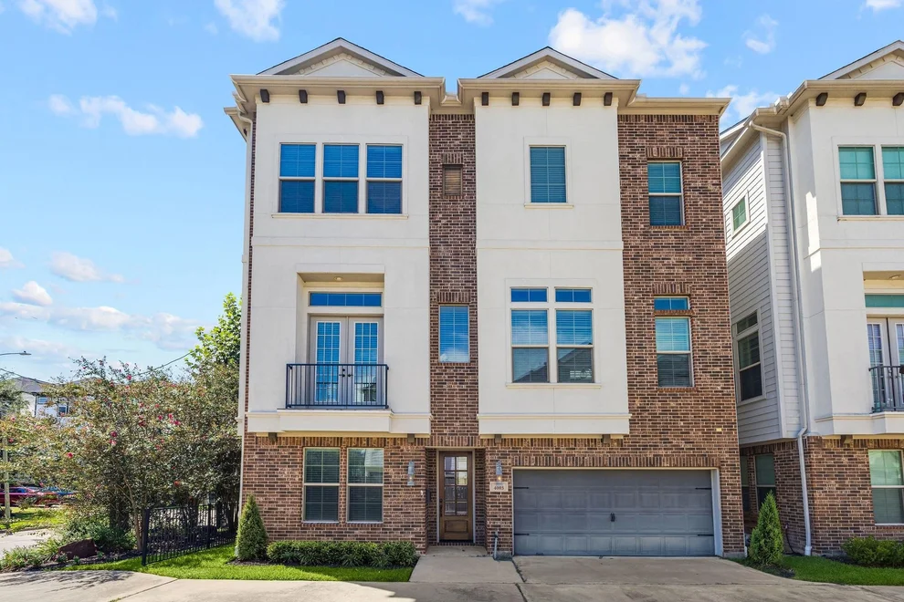 Unit for sale at 4003 Beacon Fisher Drive, Houston, TX 77018