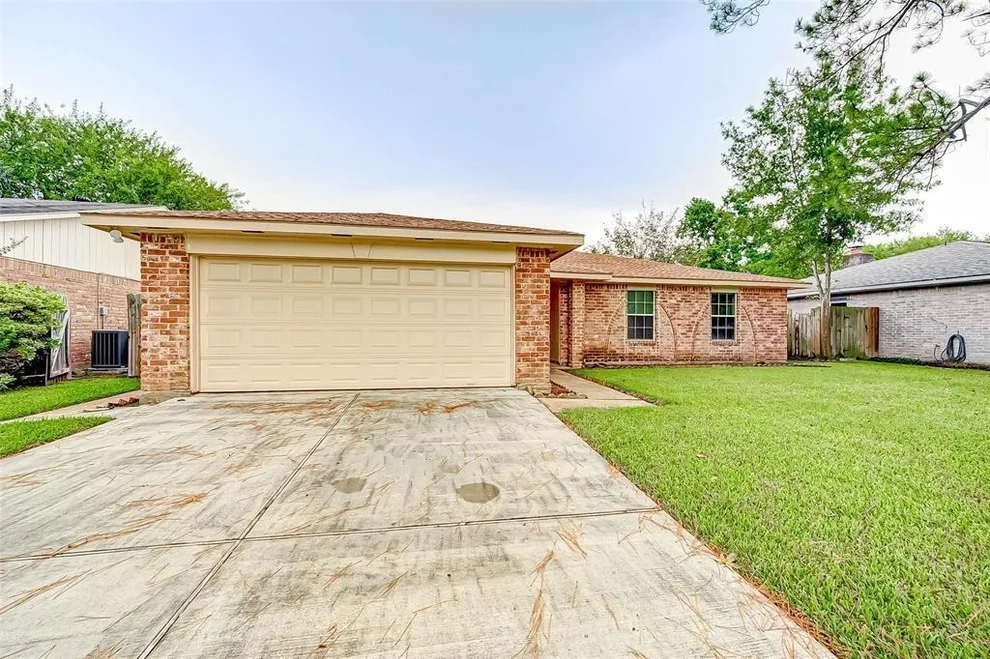 Unit for sale at 9915 Towne Tower Lane, Sugar Land, TX 77498