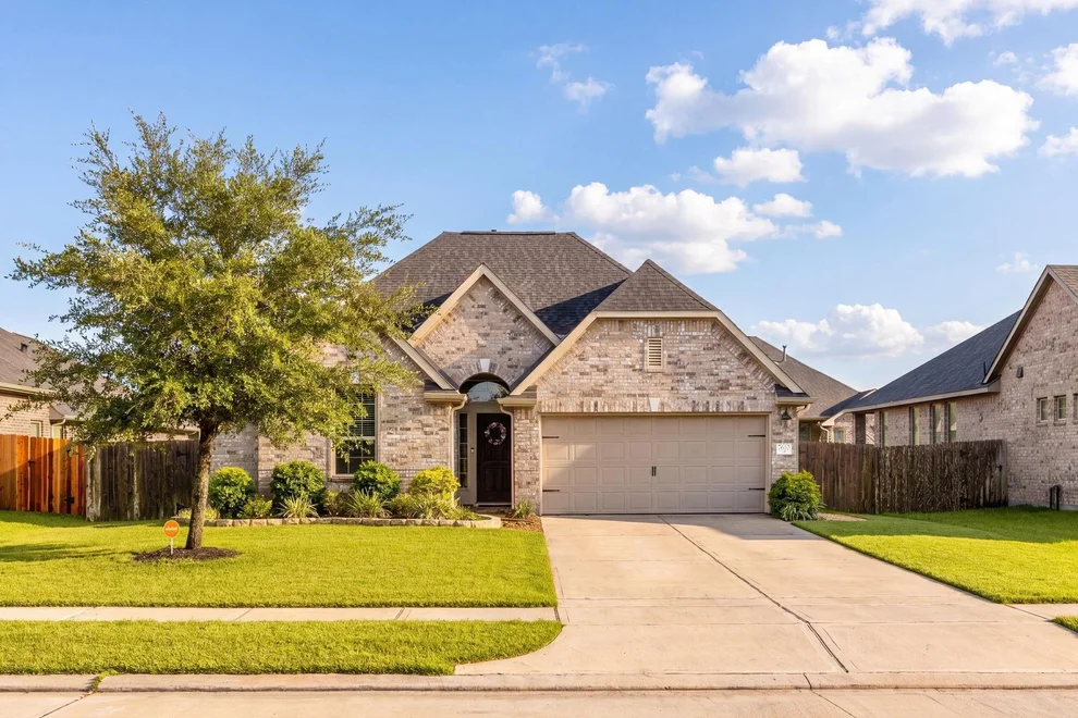 Unit for sale at 7610 Timberside Drive, Pearland, TX 77581