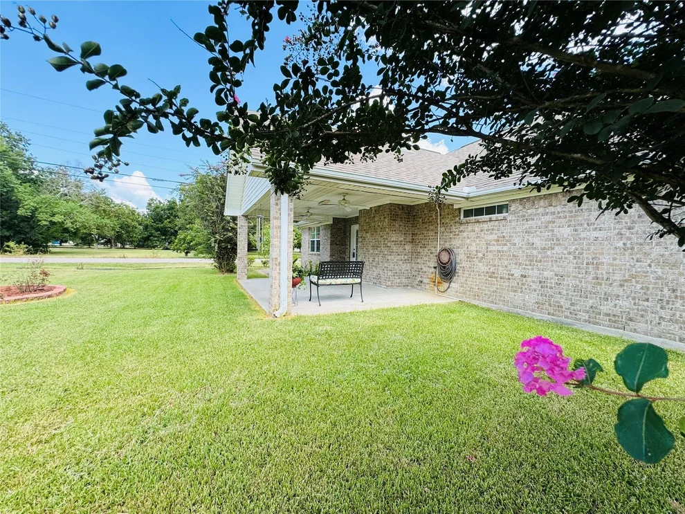 Unit for sale at 3604 SE Park Drive, Nederland, TX 77627