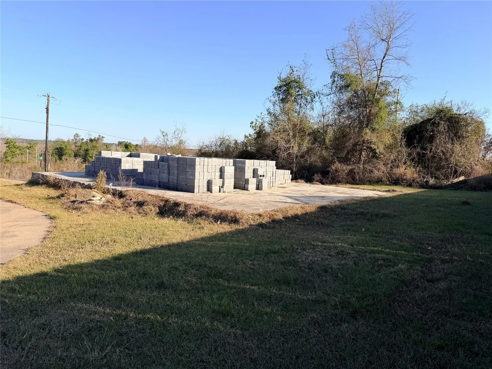 Unit for sale at 180 Buckeye, Onalaska, TX 77360