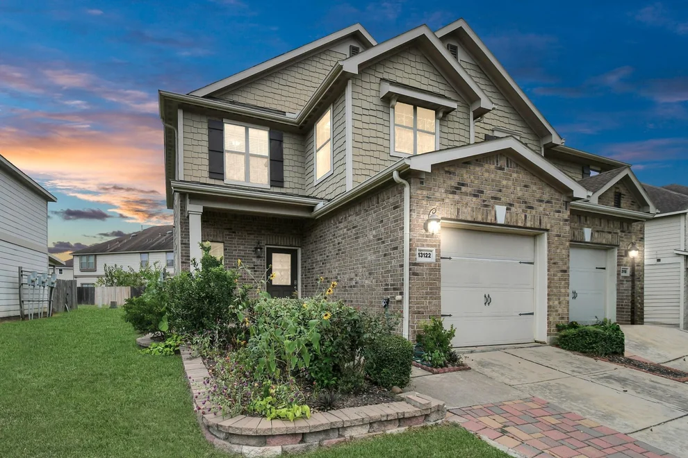 Unit for sale at 13122 Stratford Skies Lane, Houston, TX 77072