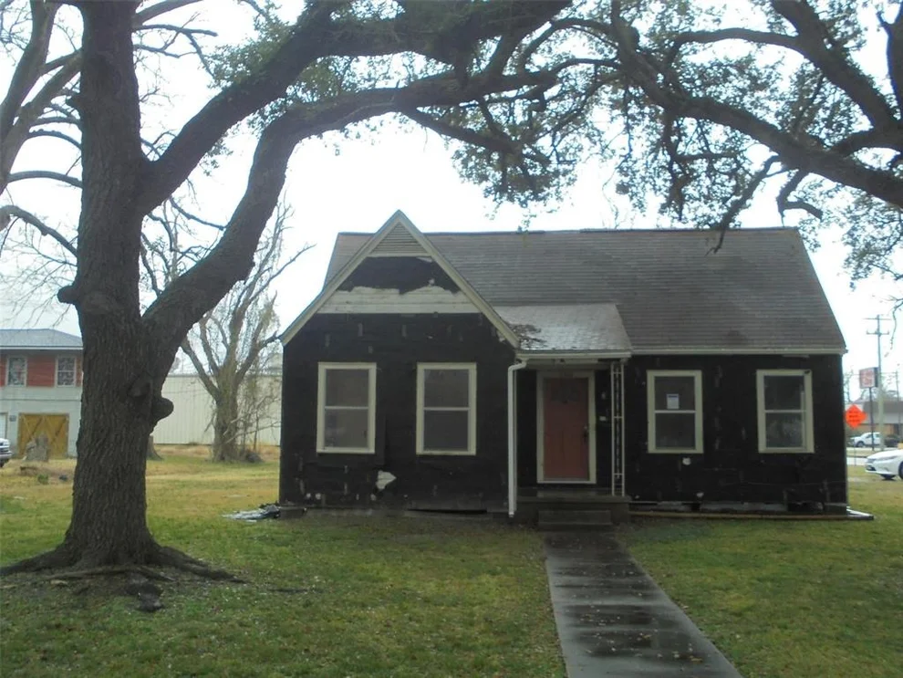 Unit for sale at 2300 8th Street, Bay City, TX 77414