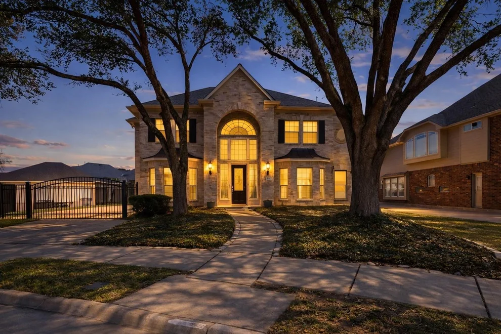 Unit for sale at 6006 E Brook Court, Sugar Land, TX 77479