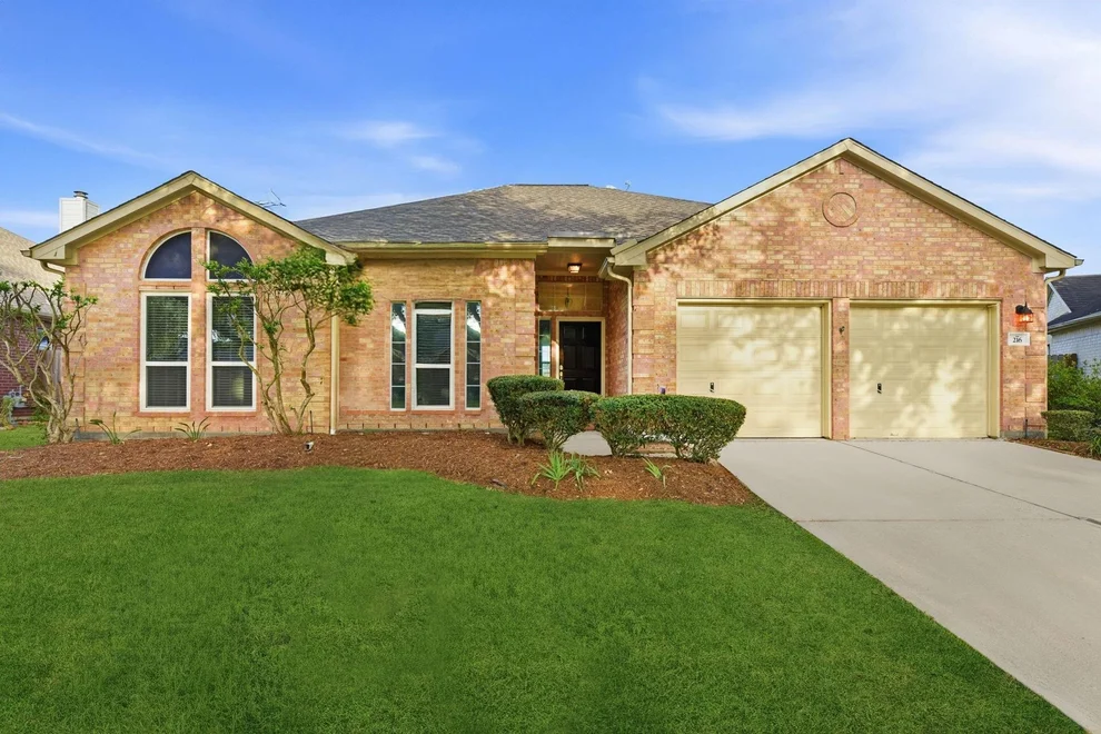 Unit for sale at 216 Cinnabar Bay Drive, League City, TX 77573