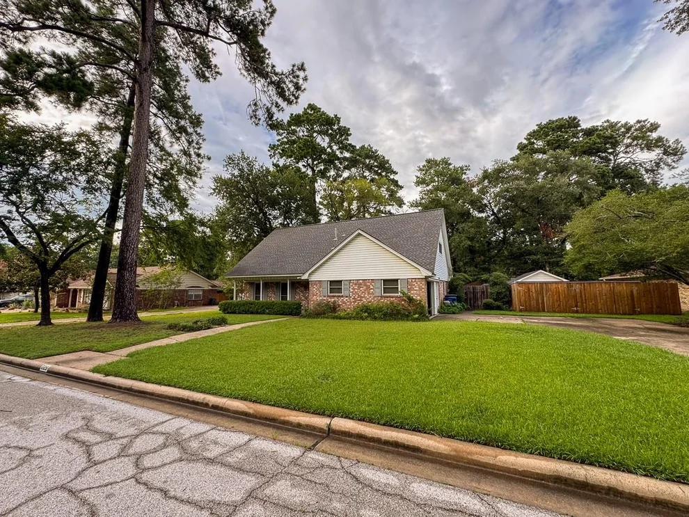 Unit for sale at 229 Hickory Drive, Huntsville, TX 77340