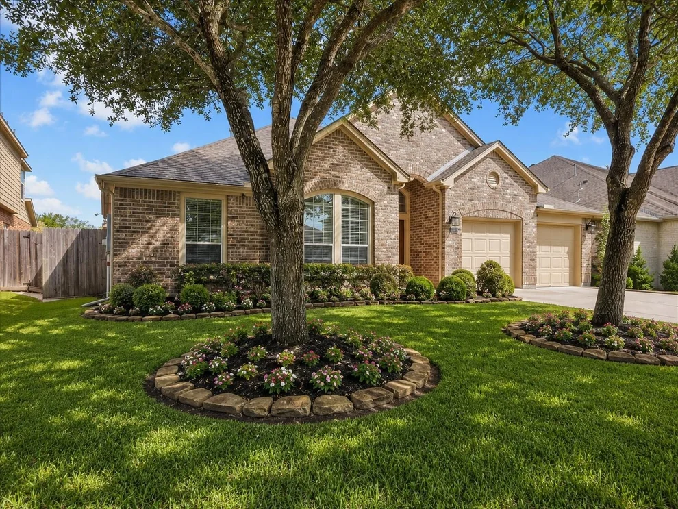 Unit for sale at 2807 Jordan Creek Court, League City, TX 77573