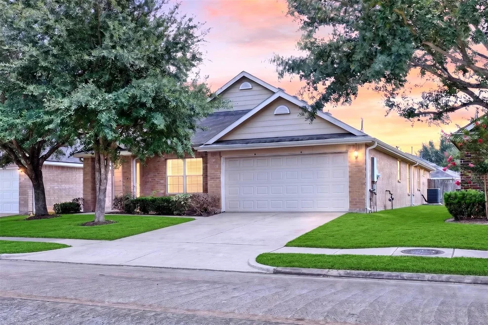 Unit for sale at 2719 Halcyon Time Trail, Houston, TX 77045