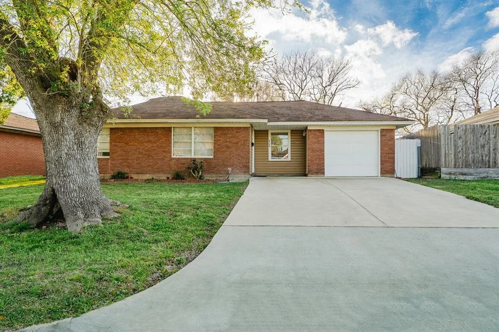 Unit for sale at 2106 Blueberry Lane, Pasadena, TX 77502