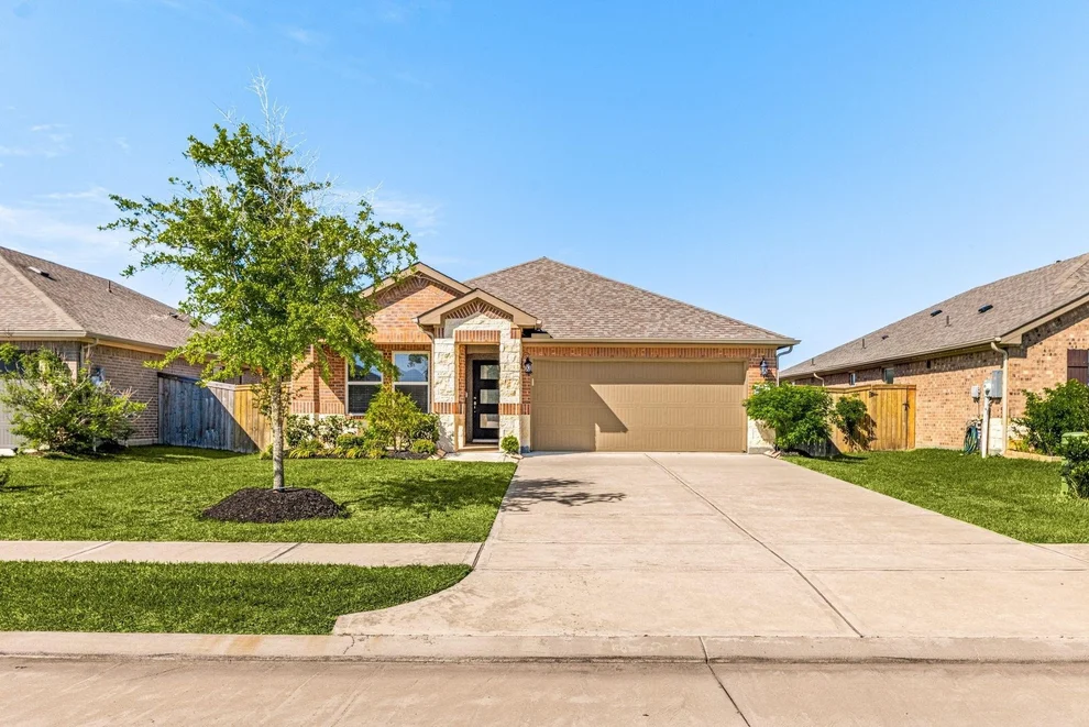 Unit for sale at 10402 Deussen Lane, Texas City, TX 77591