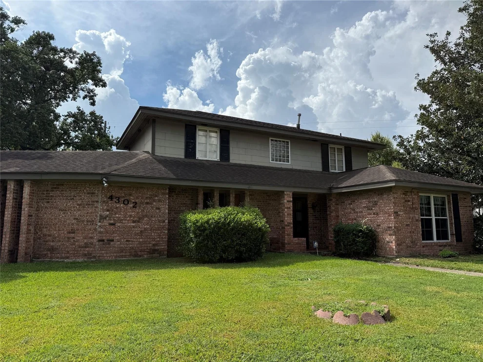 Unit for sale at 4302 Fernwood Drive, Houston, TX 77021