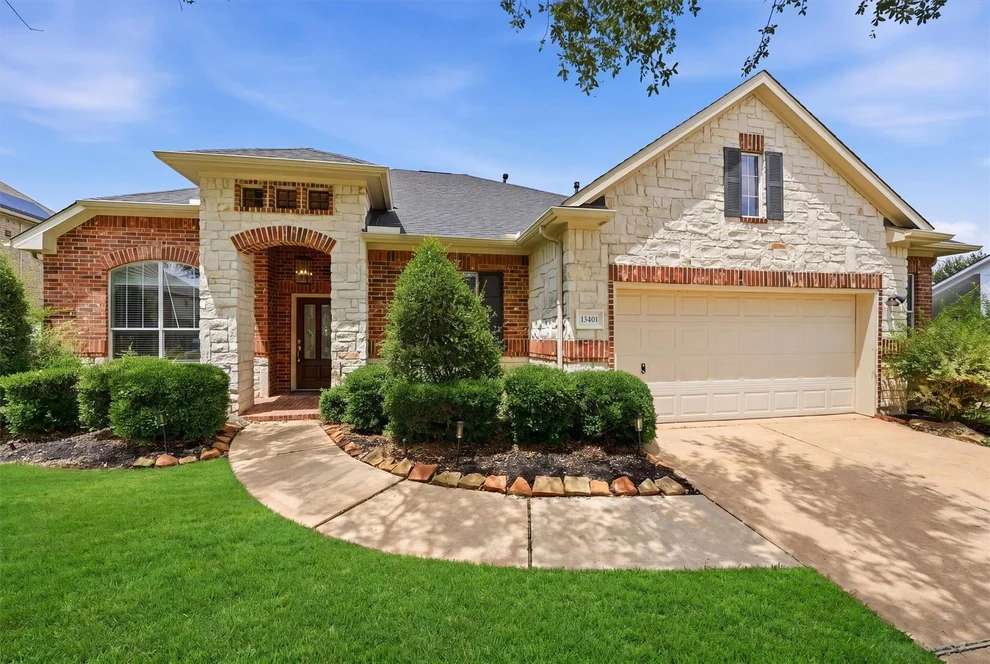 Unit for sale at 13401 Indigo Sands Drive, Pearland, TX 77584
