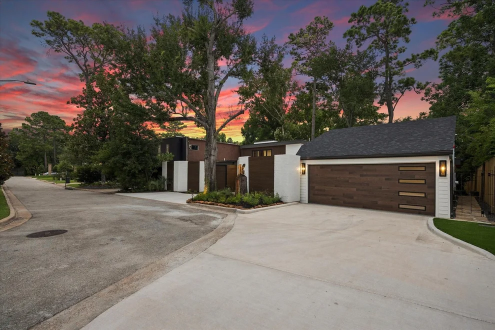 Unit for sale at 16 Pine Creek Lane, Houston, TX 77055