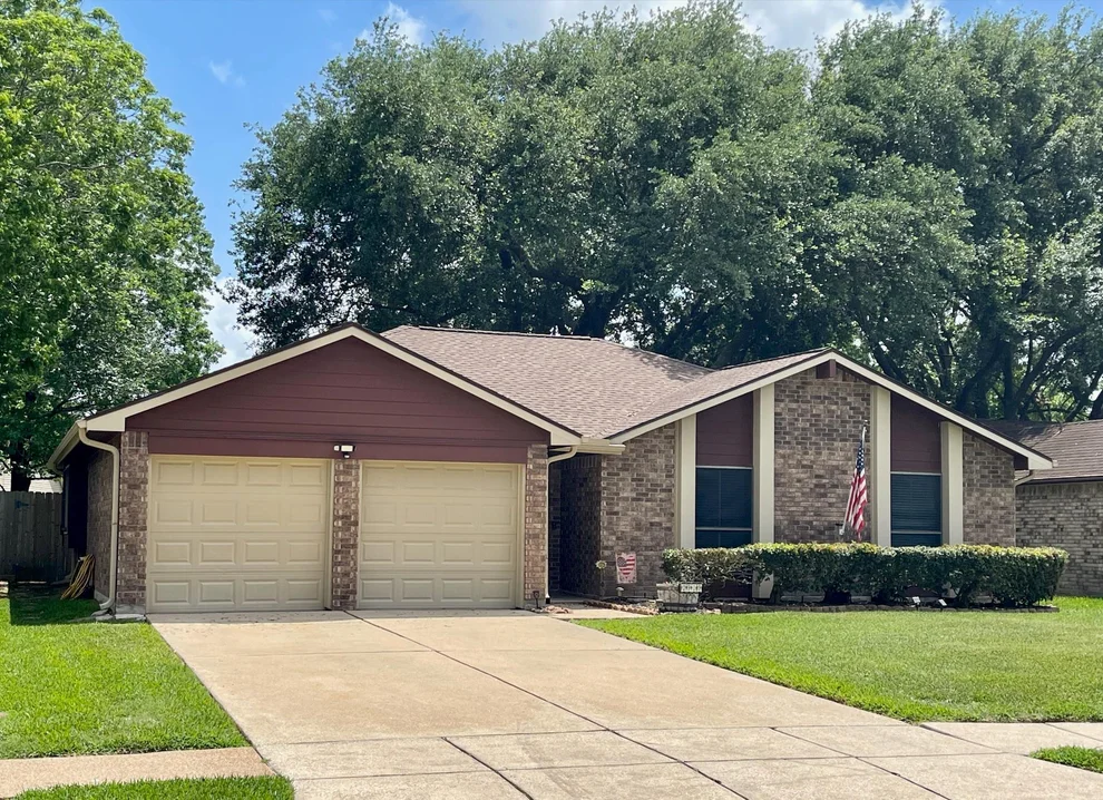 Unit for sale at 2919 Laurelridge Drive, League City, TX 77573