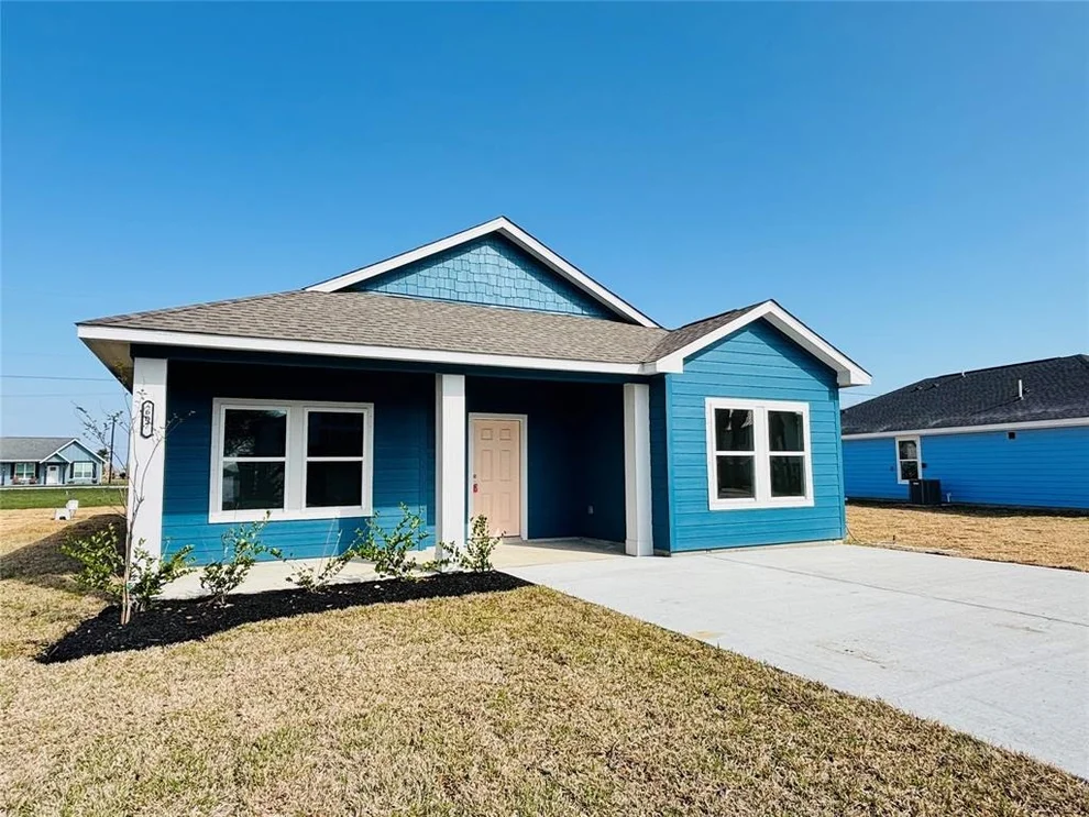 Unit for sale at 607 W Bayshore Drive, Palacios, TX 77465